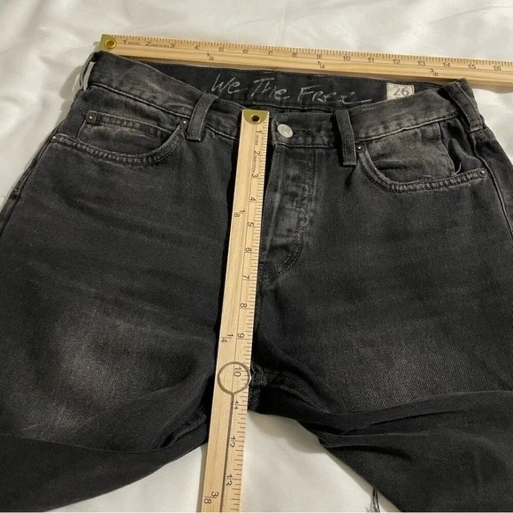 Free people Black Distressed Destroyed Chewed‎ Up Midrise Straight Leg Size 26
